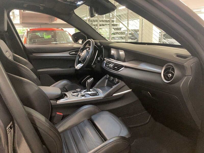 Alfa Romeo Stelvio VELOCE 2.2 Diesel / Navi / Assistenz