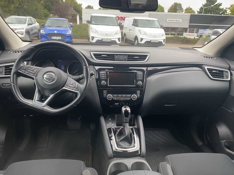 Nissan Qashqai N-Connecta 1.3 DIG-T DCT / Glasdach