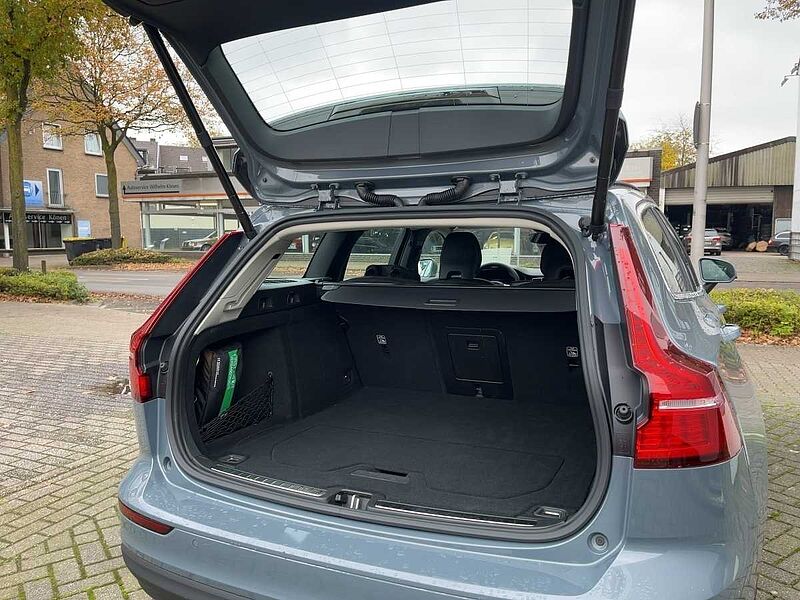 Volvo V60 Core B4 DKG / Navi